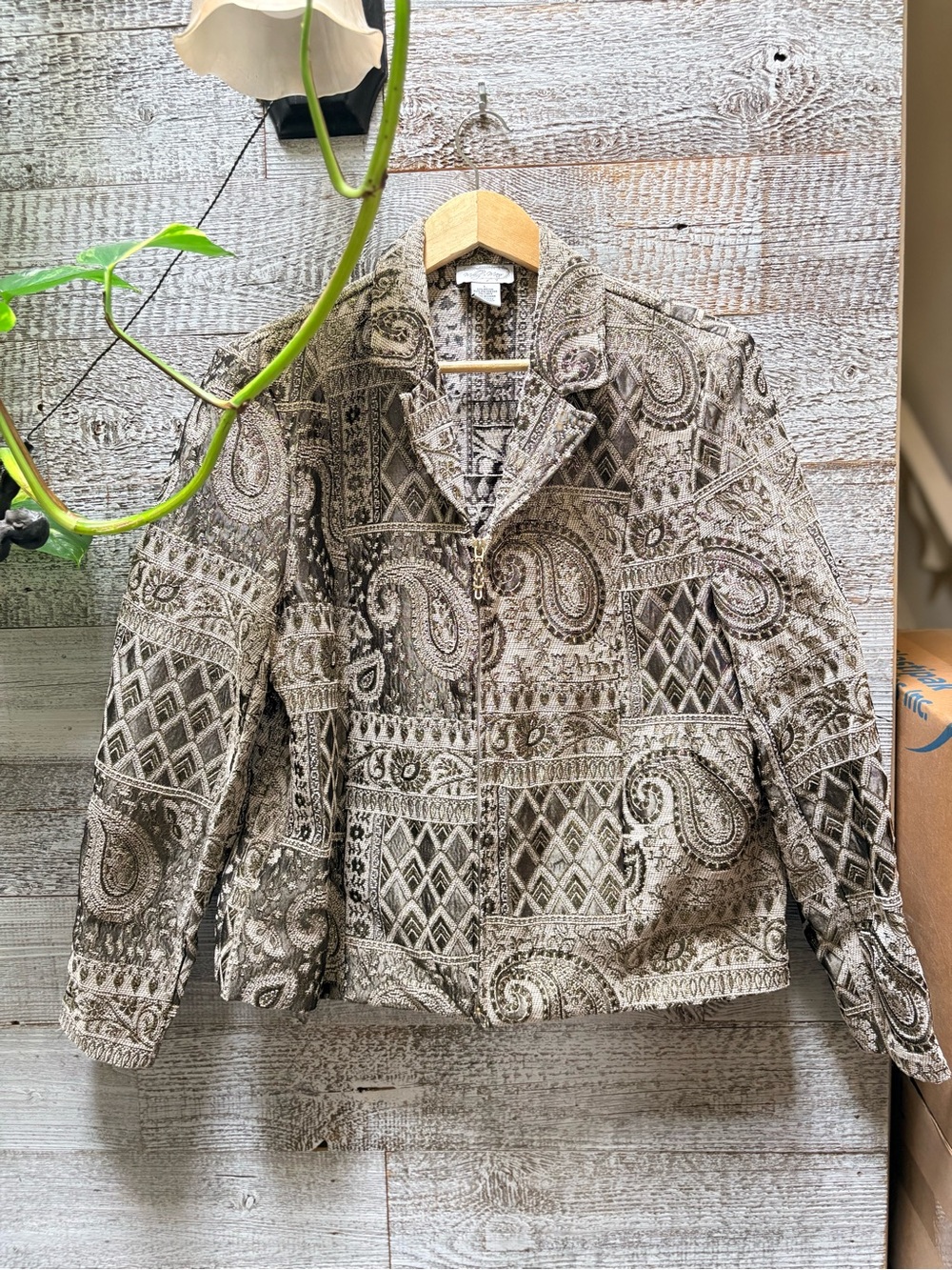 Molly & Maxx | Brocaded Metallic Cropped Boxy Moto Jacket - L, Cream/Bronze/Gold